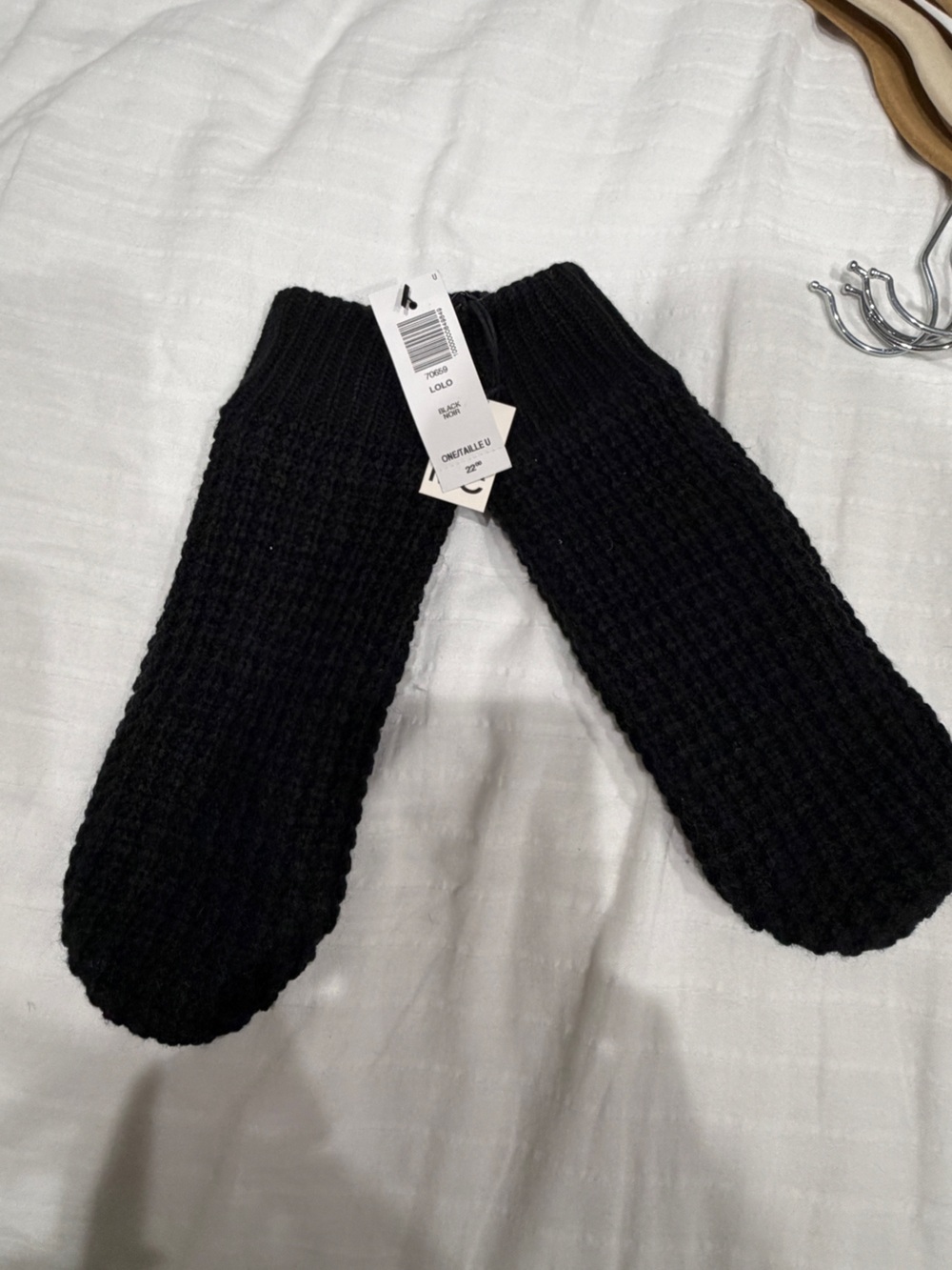 NWT Aritzia Black Knit Mittens
